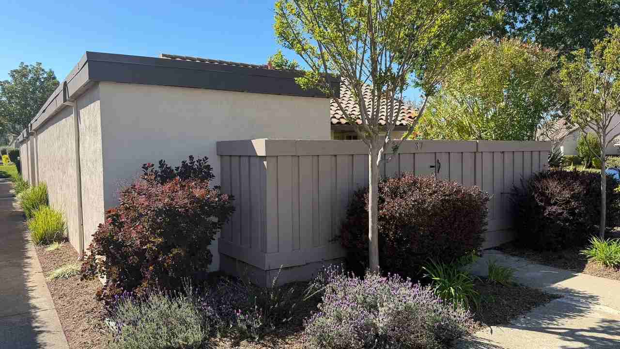 37 Mt Wilson Way - Photo 2 of 15