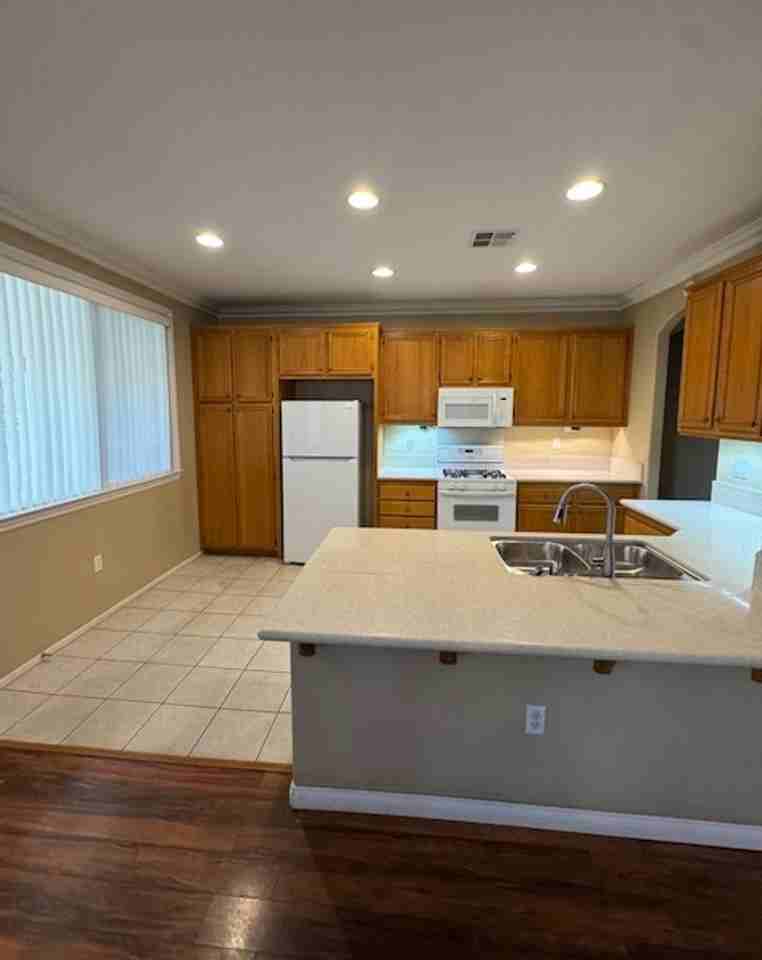 392 Bjorn Ct - Photo 5 of 24