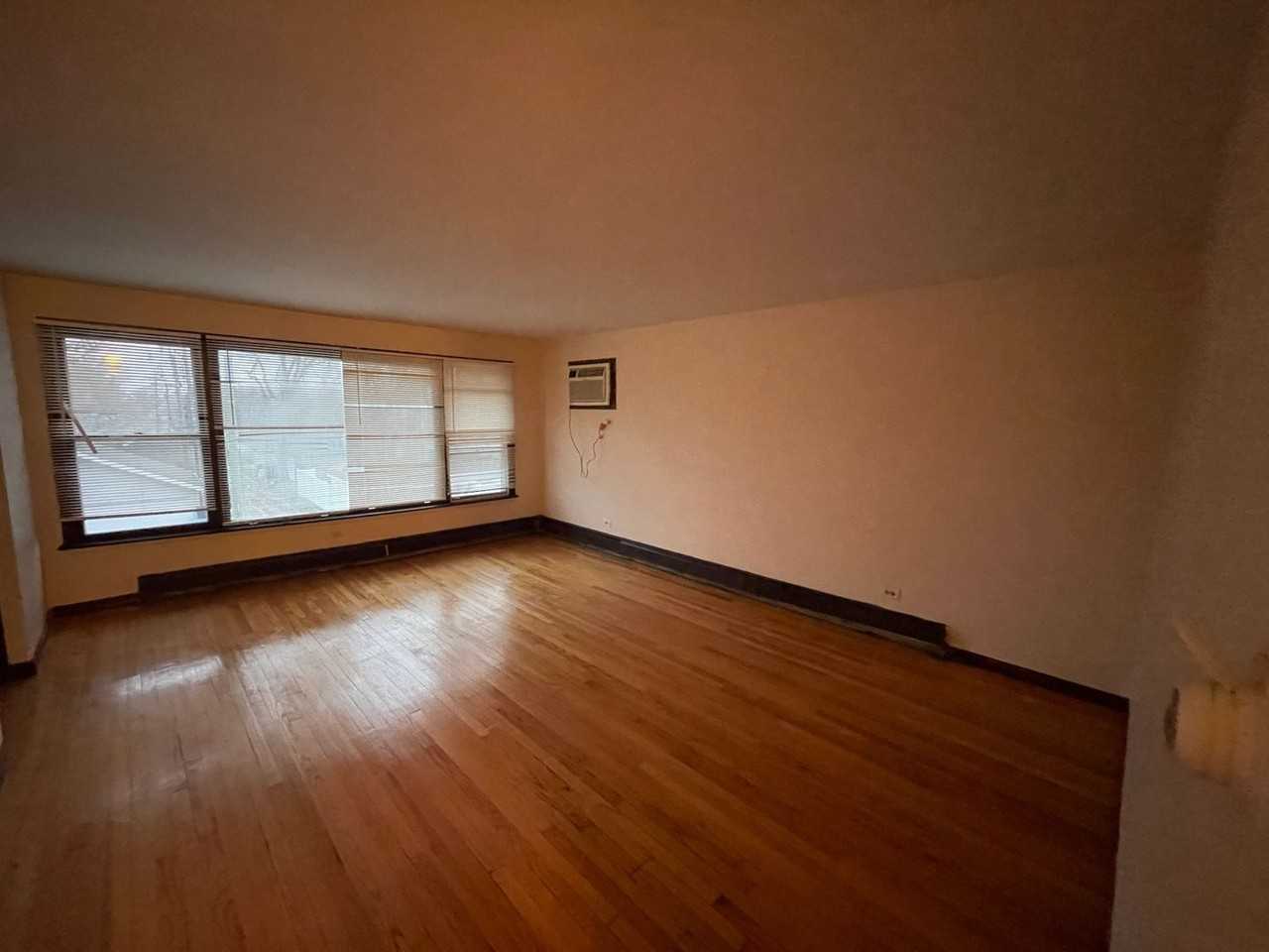 1912 State St - Photo 4 of 12