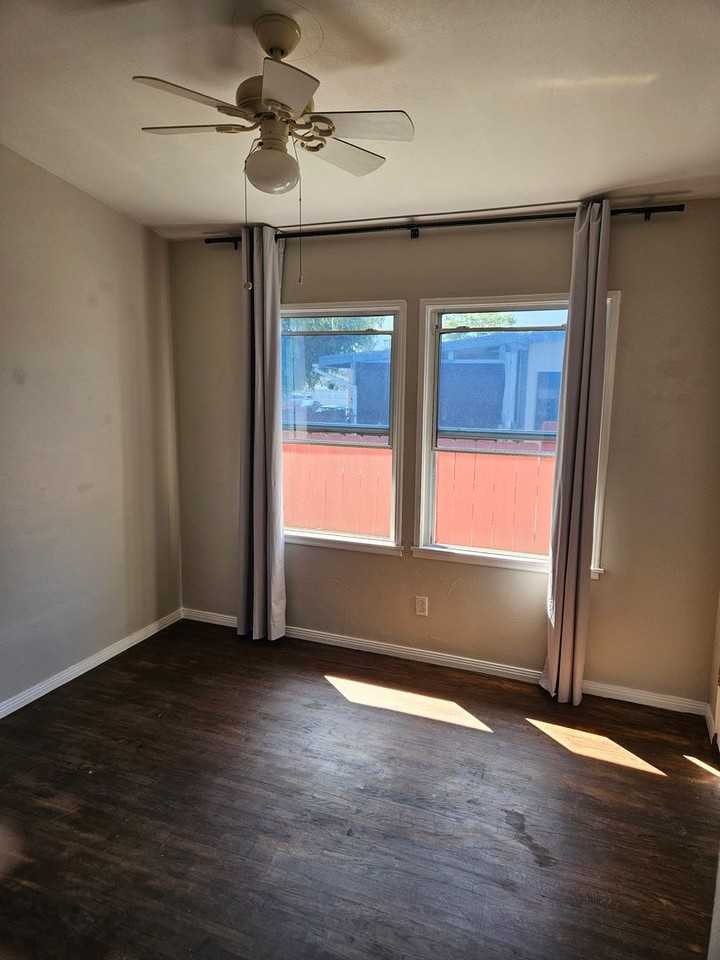 914 16th St - Photo 5 of 16