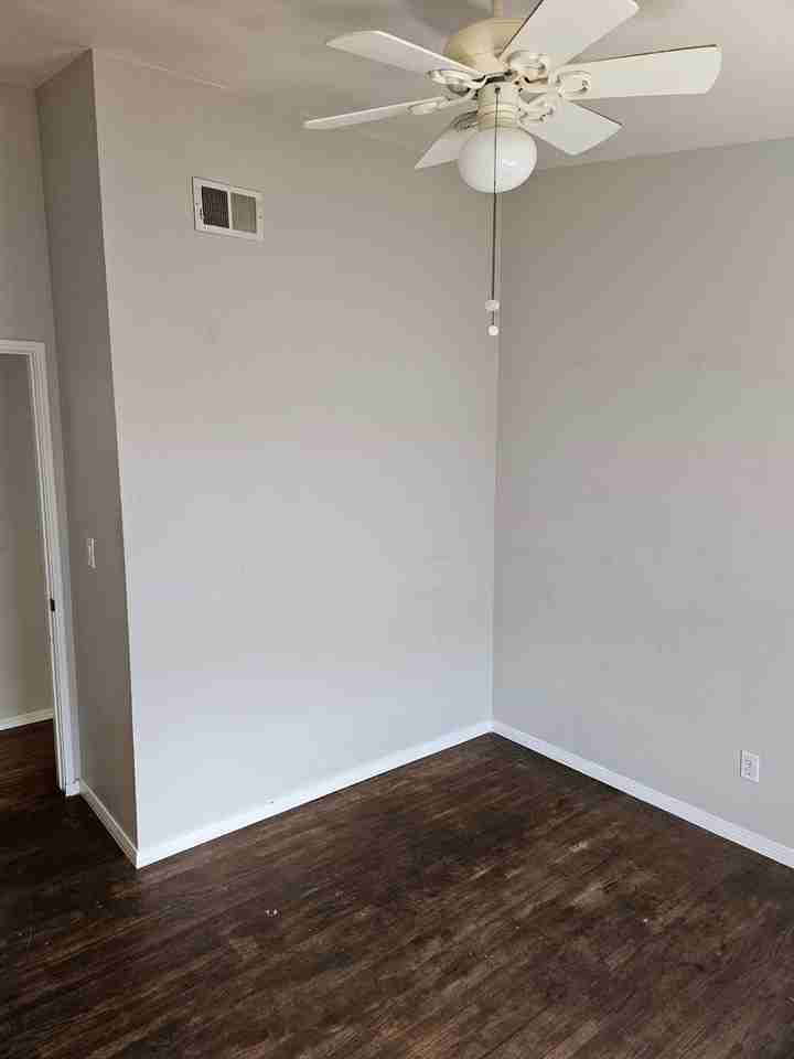 914 16th St - Photo 6 of 16