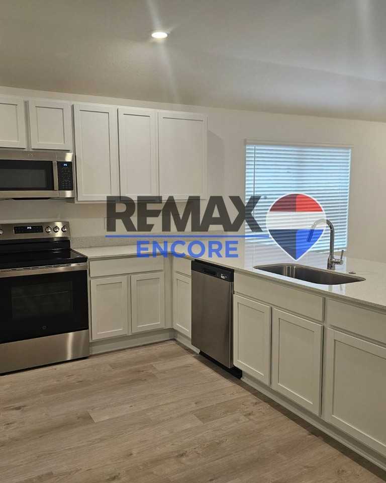 90 Maddison Rachael - Photo 3 of 13