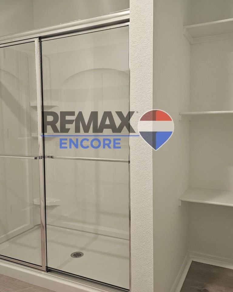 90 Maddison Rachael - Photo 6 of 13