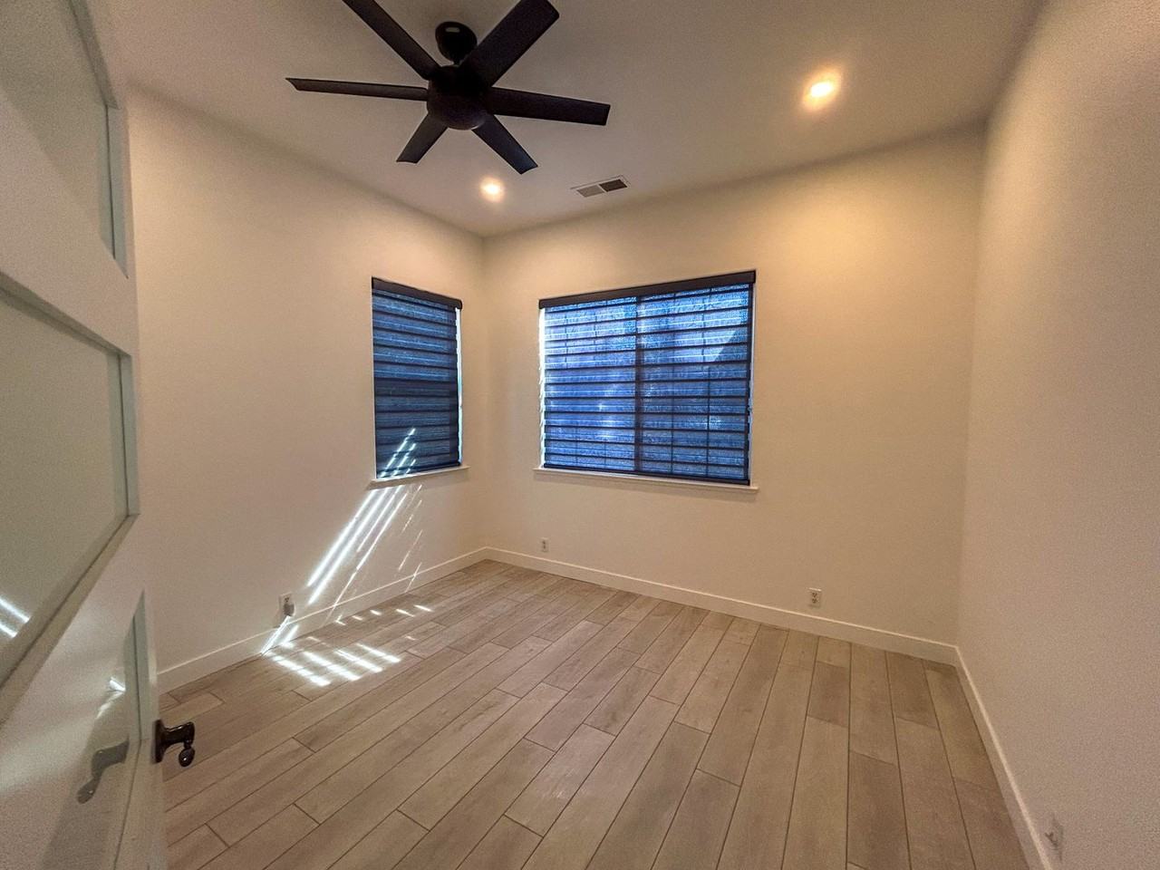 1826 Bedford Dr - Photo 5 of 22