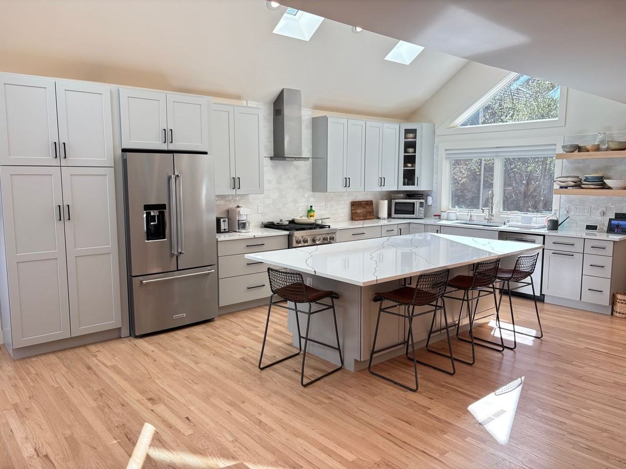 300 Oakwood Pl - Photo 5 of 38