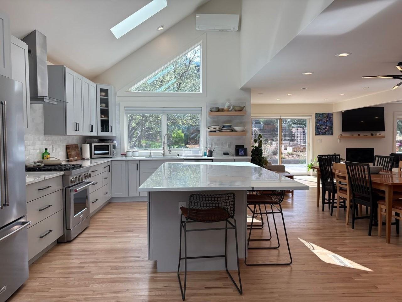 300 Oakwood Pl - Photo 6 of 38