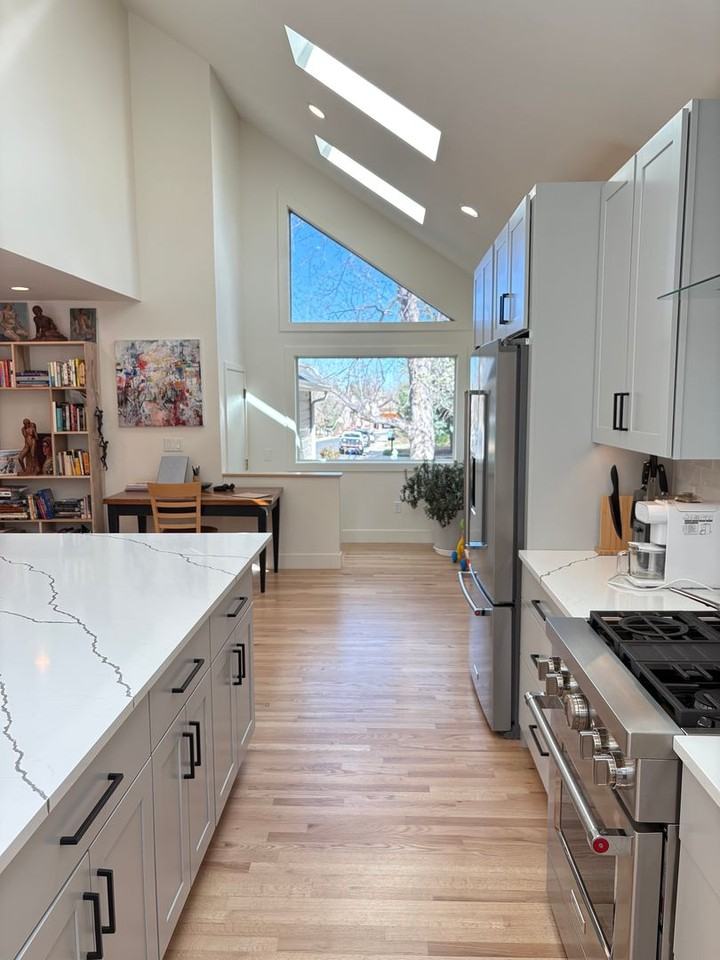 300 Oakwood Pl - Photo 7 of 38