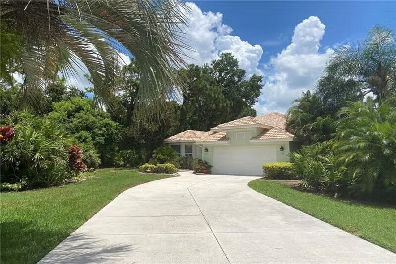 8009 Hampton Ct - Photo 2 of 49