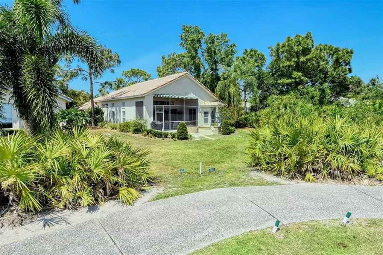 8009 Hampton Ct - Photo 3 of 49