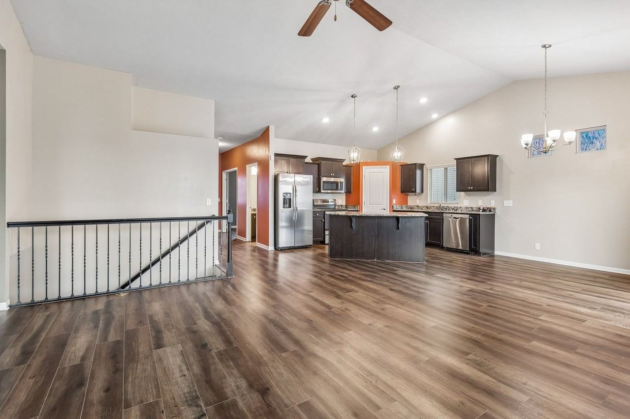 7313 N 139th St - Photo 5 of 18