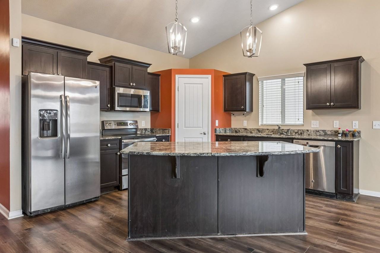 7313 N 139th St - Photo 6 of 18