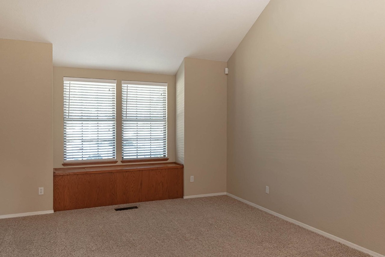 2508 Veneman Ave - Photo 7 of 30