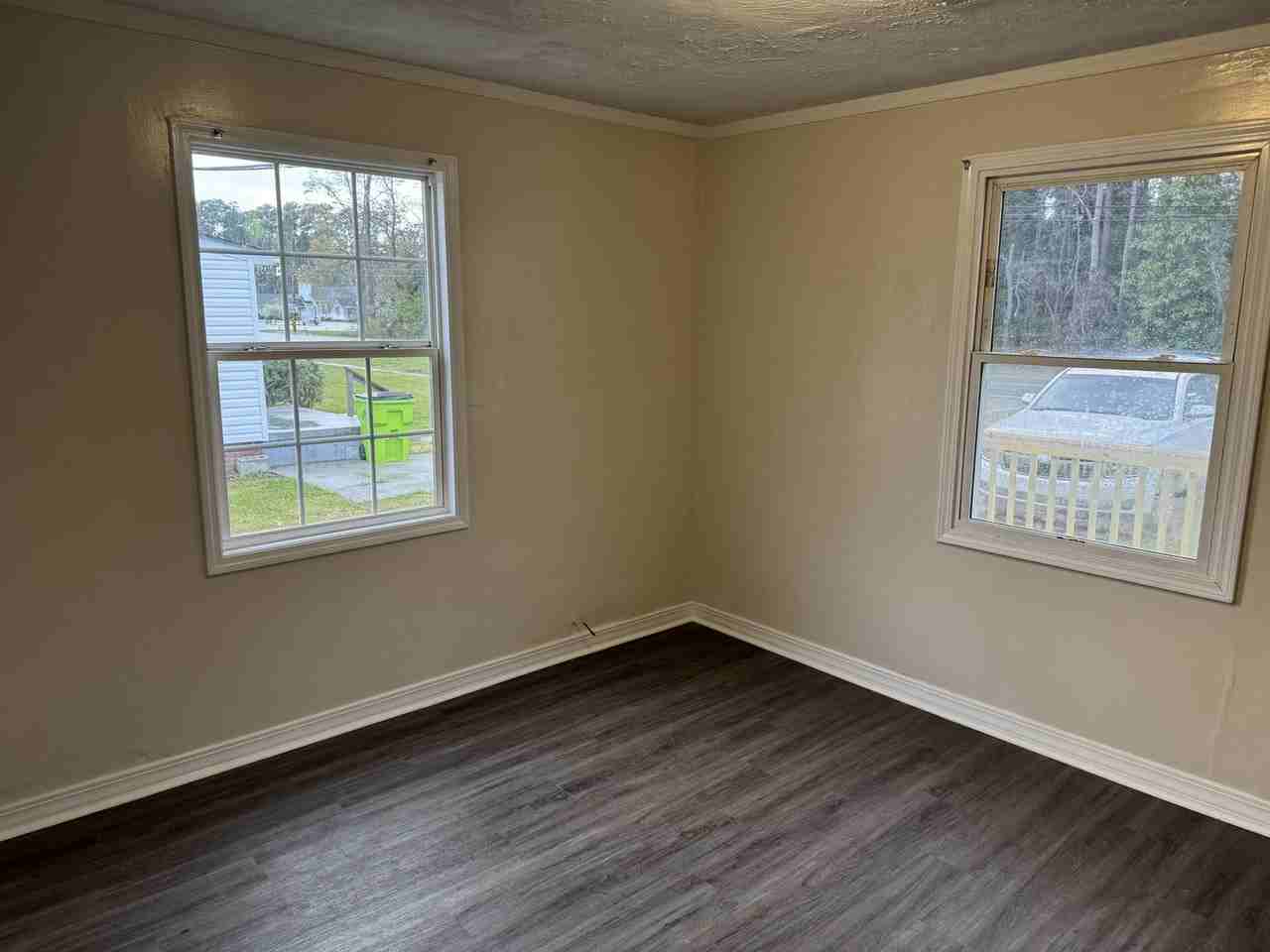 305 Miller Blvd - Photo 3 of 10