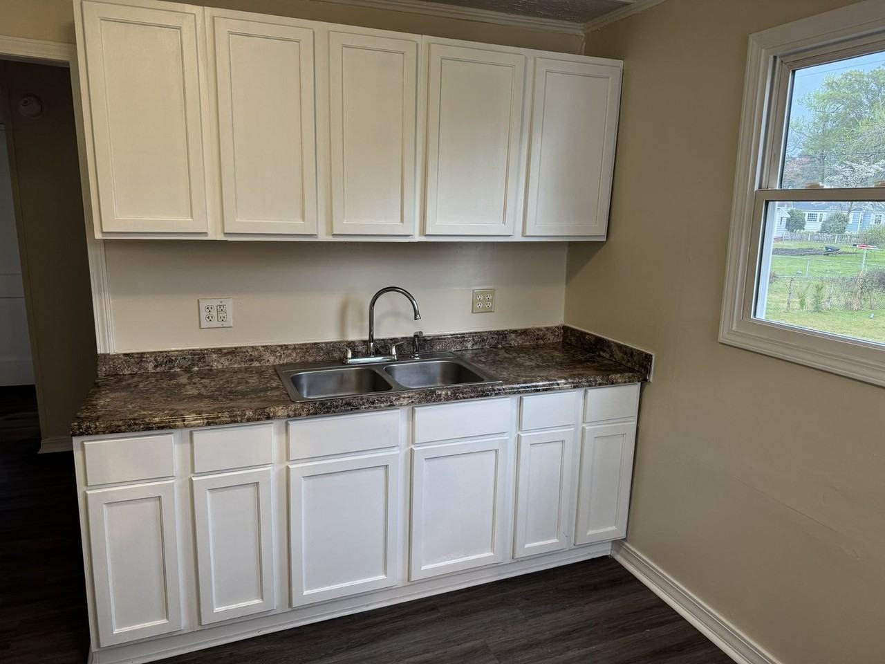 305 Miller Blvd - Photo 7 of 10