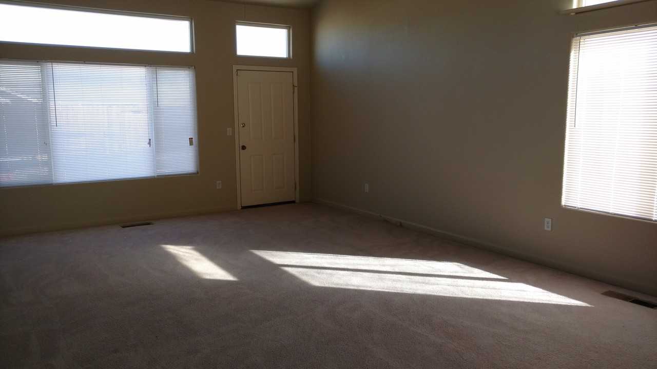 615 Jennys Ln - Photo 2 of 15