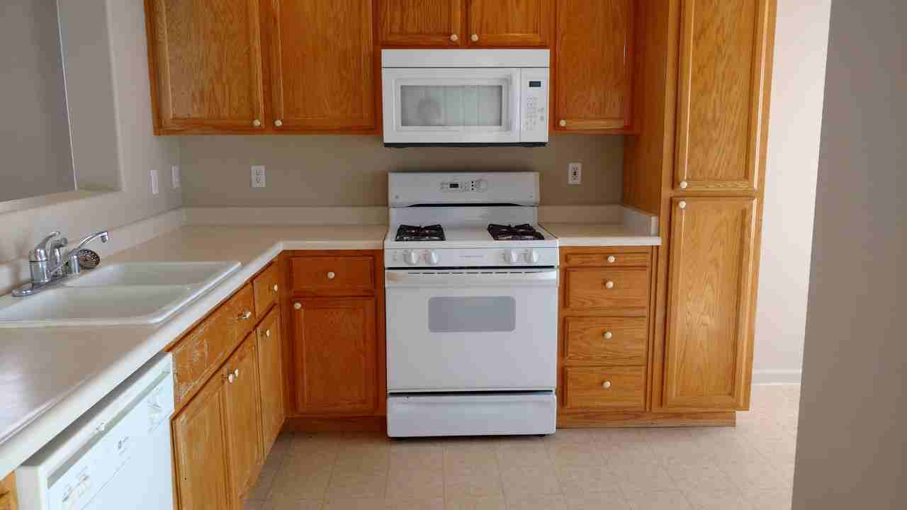 615 Jennys Ln - Photo 6 of 15