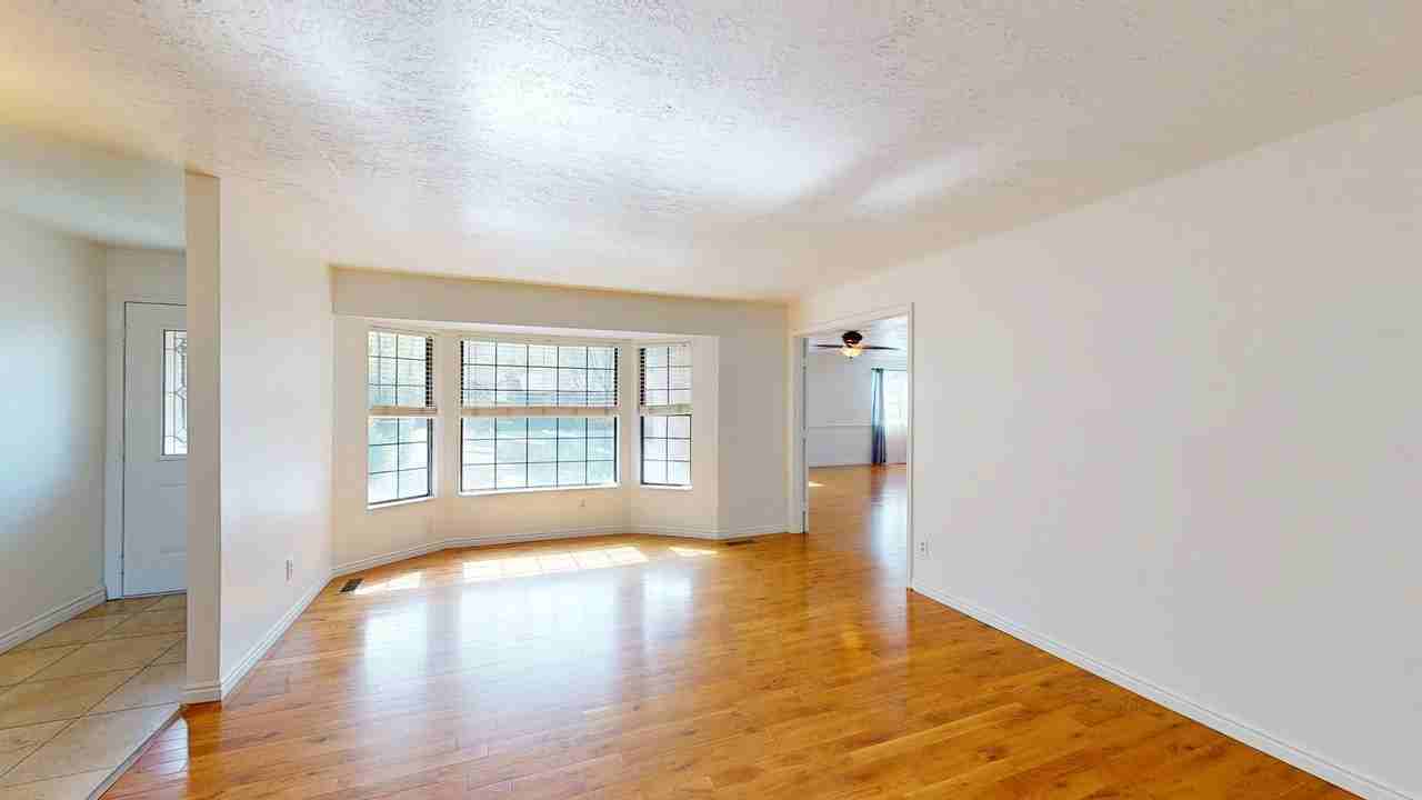 10924 S Pleasant View Dr - Photo 4 of 23