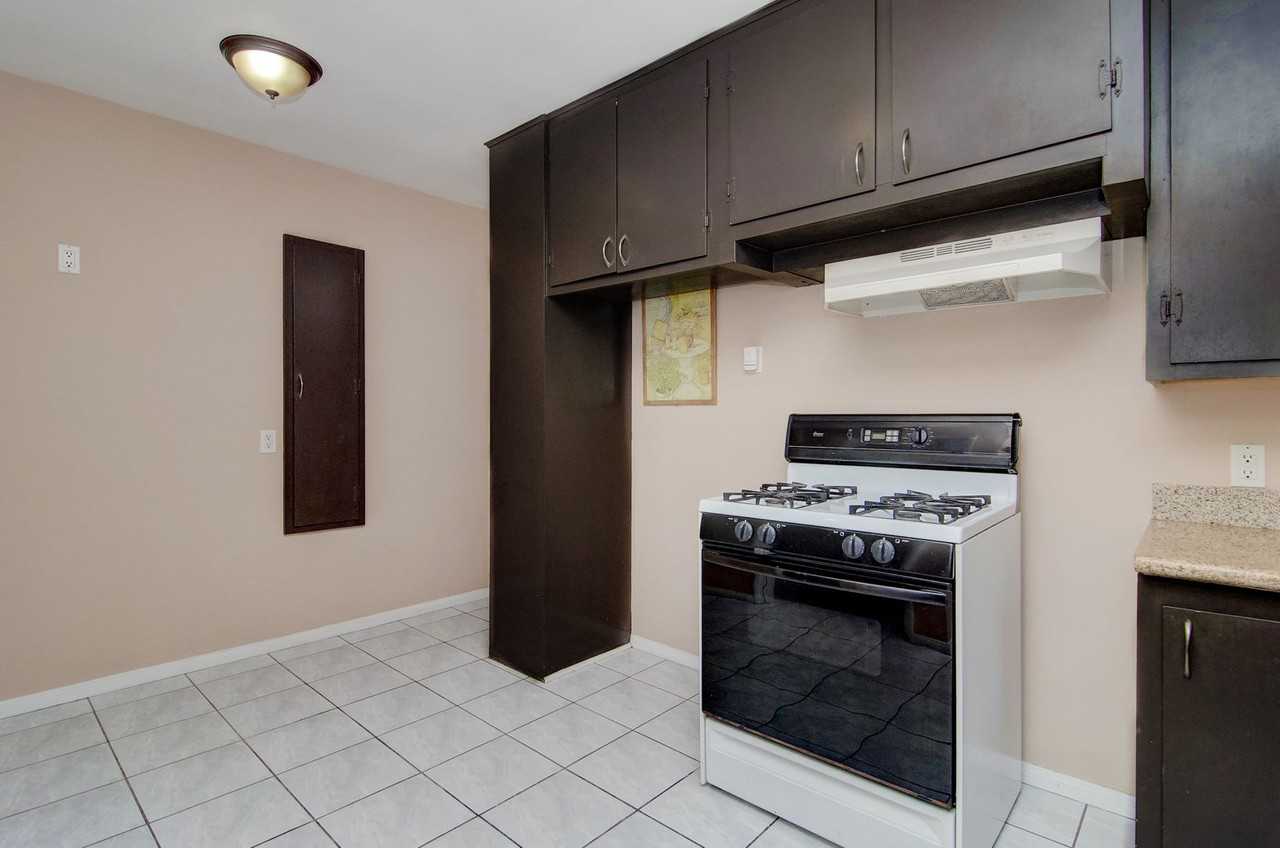 1958 Dawson Ave - Photo 5 of 23