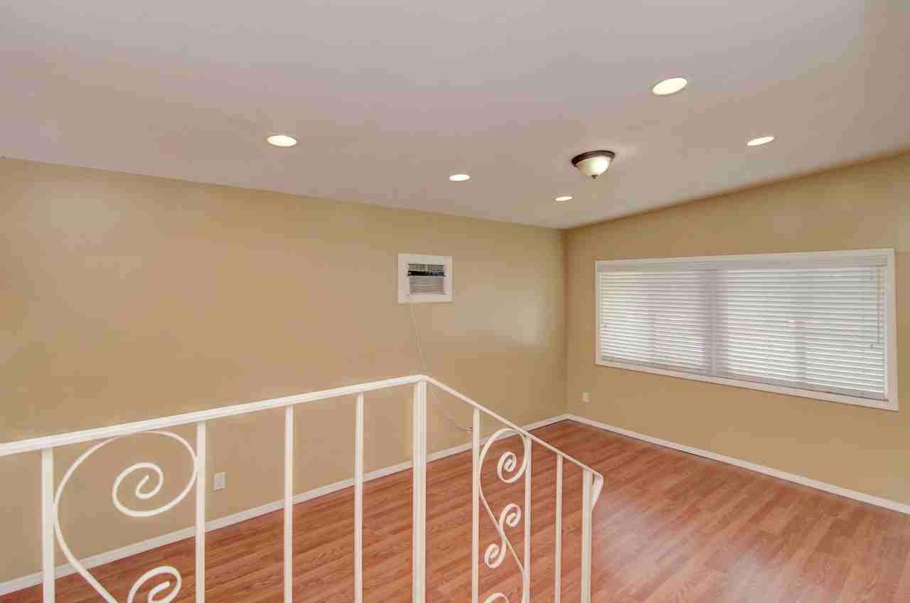 1958 Dawson Ave - Photo 7 of 23