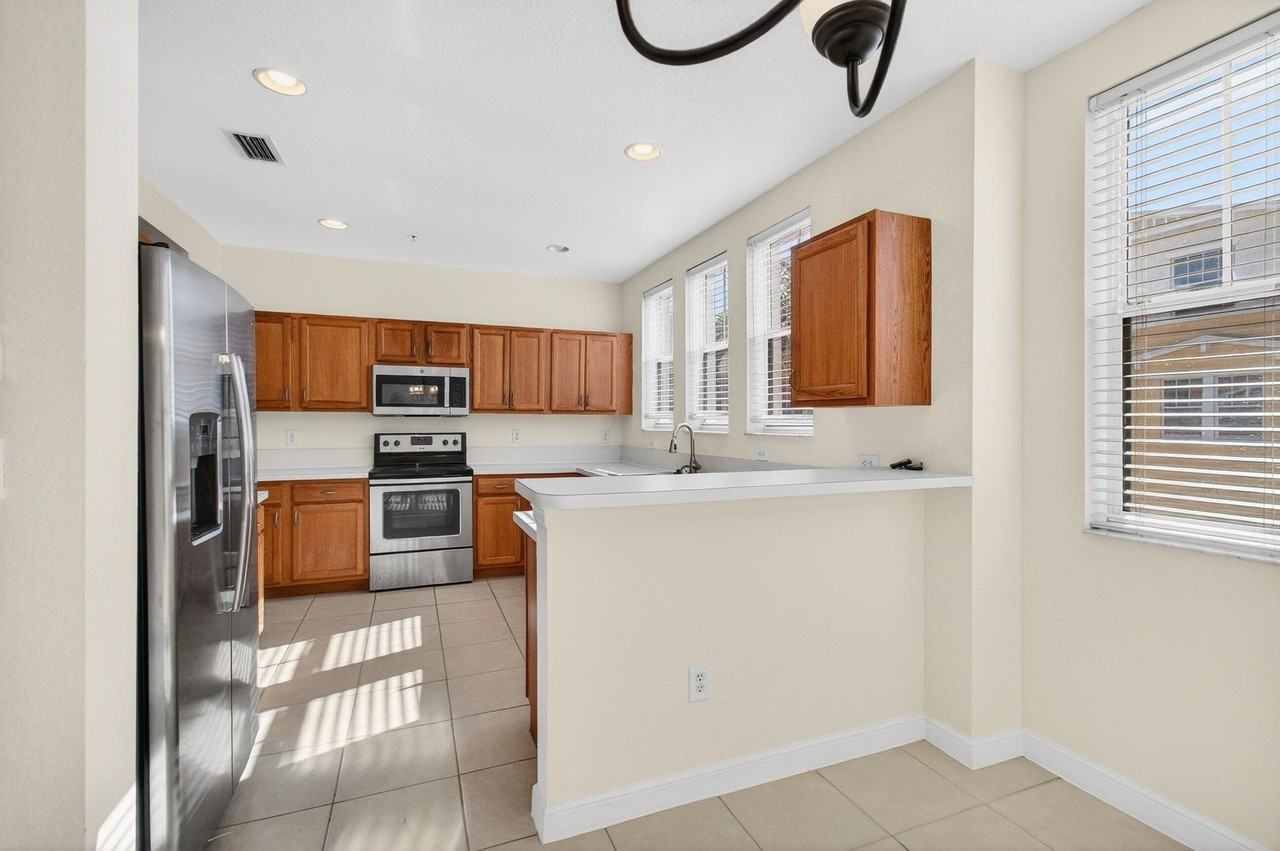 770 Millbrae Ct - Photo 4 of 40