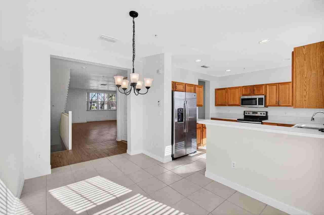 770 Millbrae Ct - Photo 5 of 40