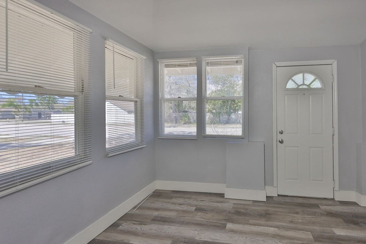 4736 5th Ave S - Photo 7 of 35