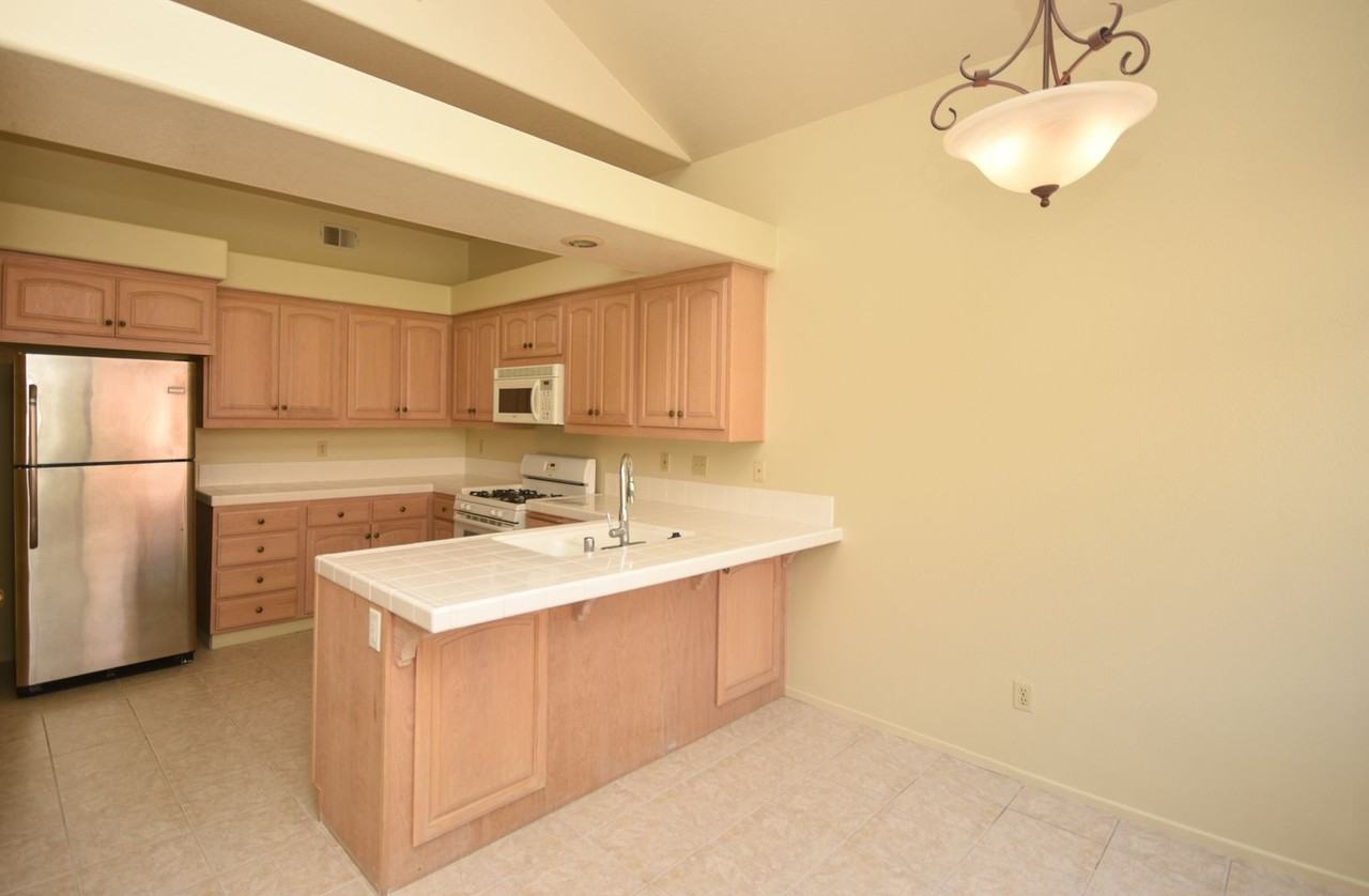 734 Lockwood Pl - Photo 5 of 21