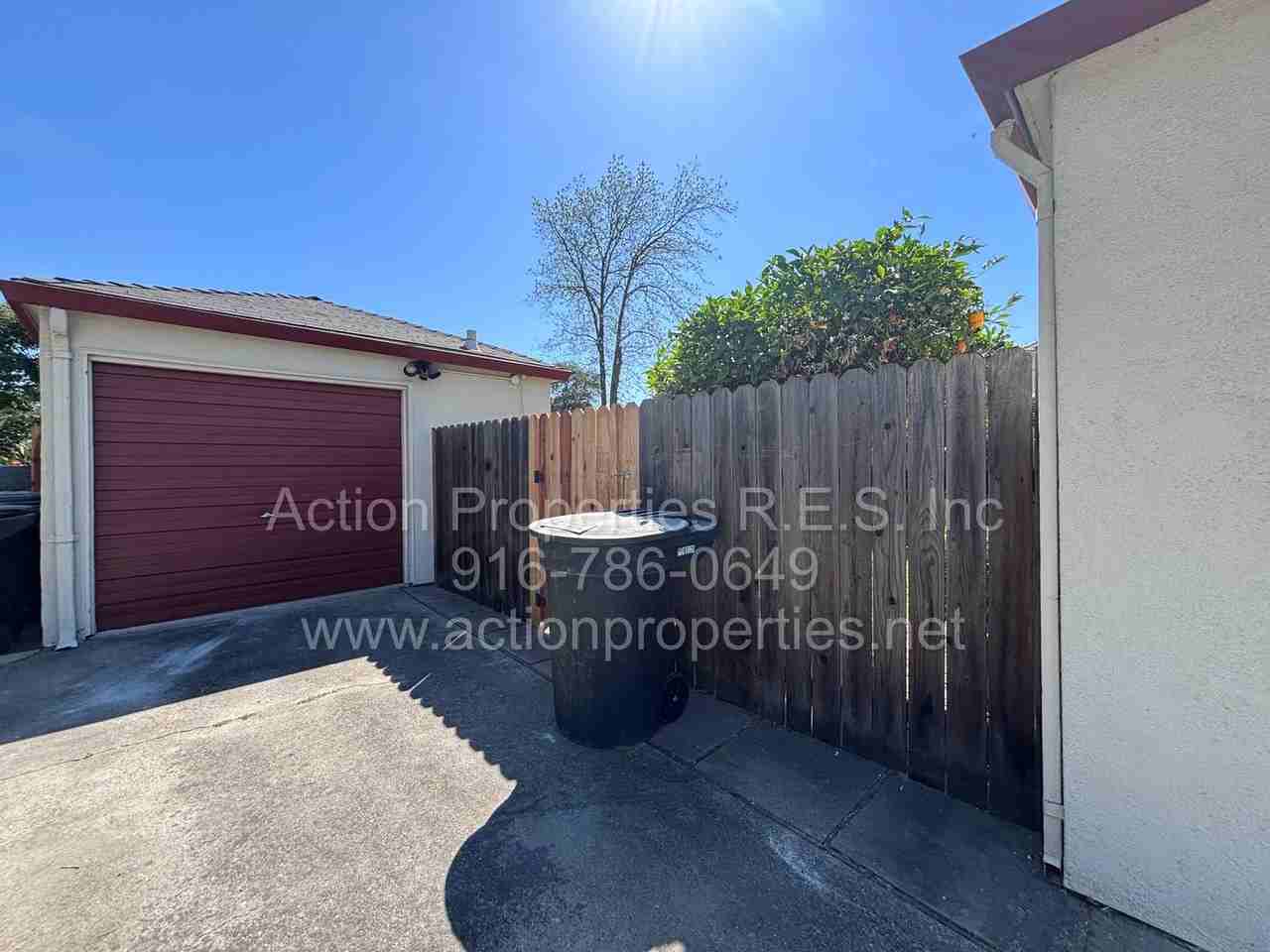 201 S Lincoln St - Photo 2 of 13