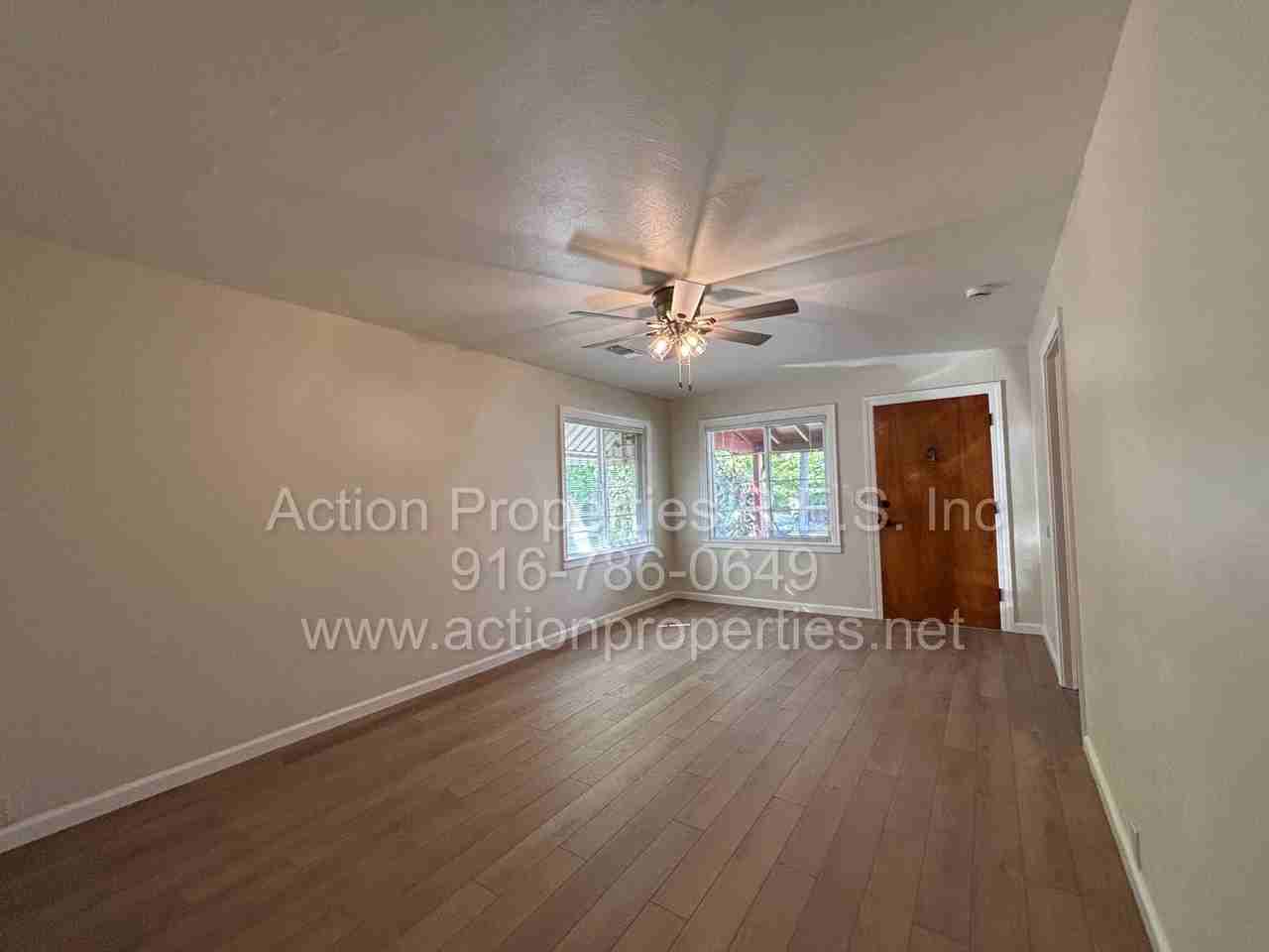 201 S Lincoln St - Photo 3 of 13