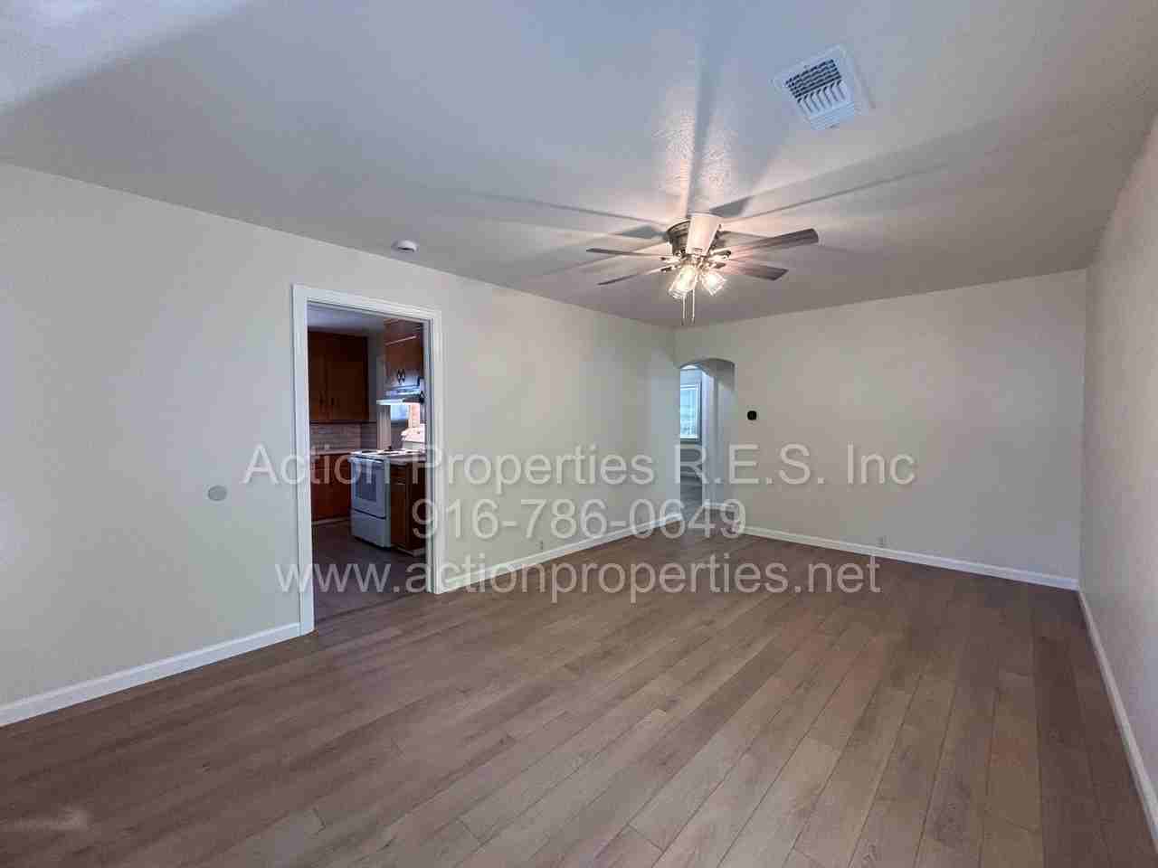 201 S Lincoln St - Photo 4 of 13