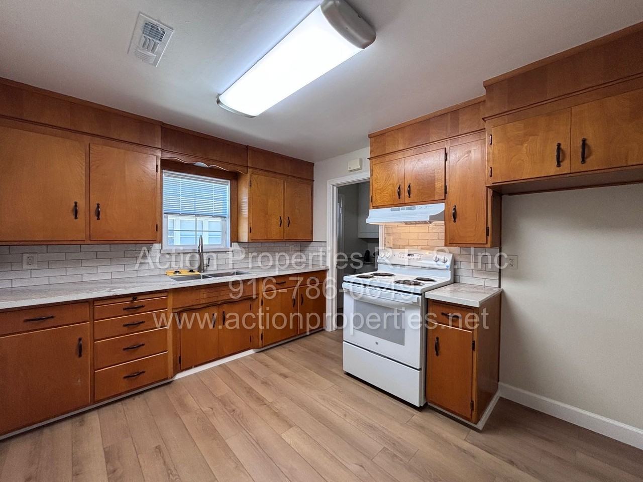 201 S Lincoln St - Photo 5 of 13