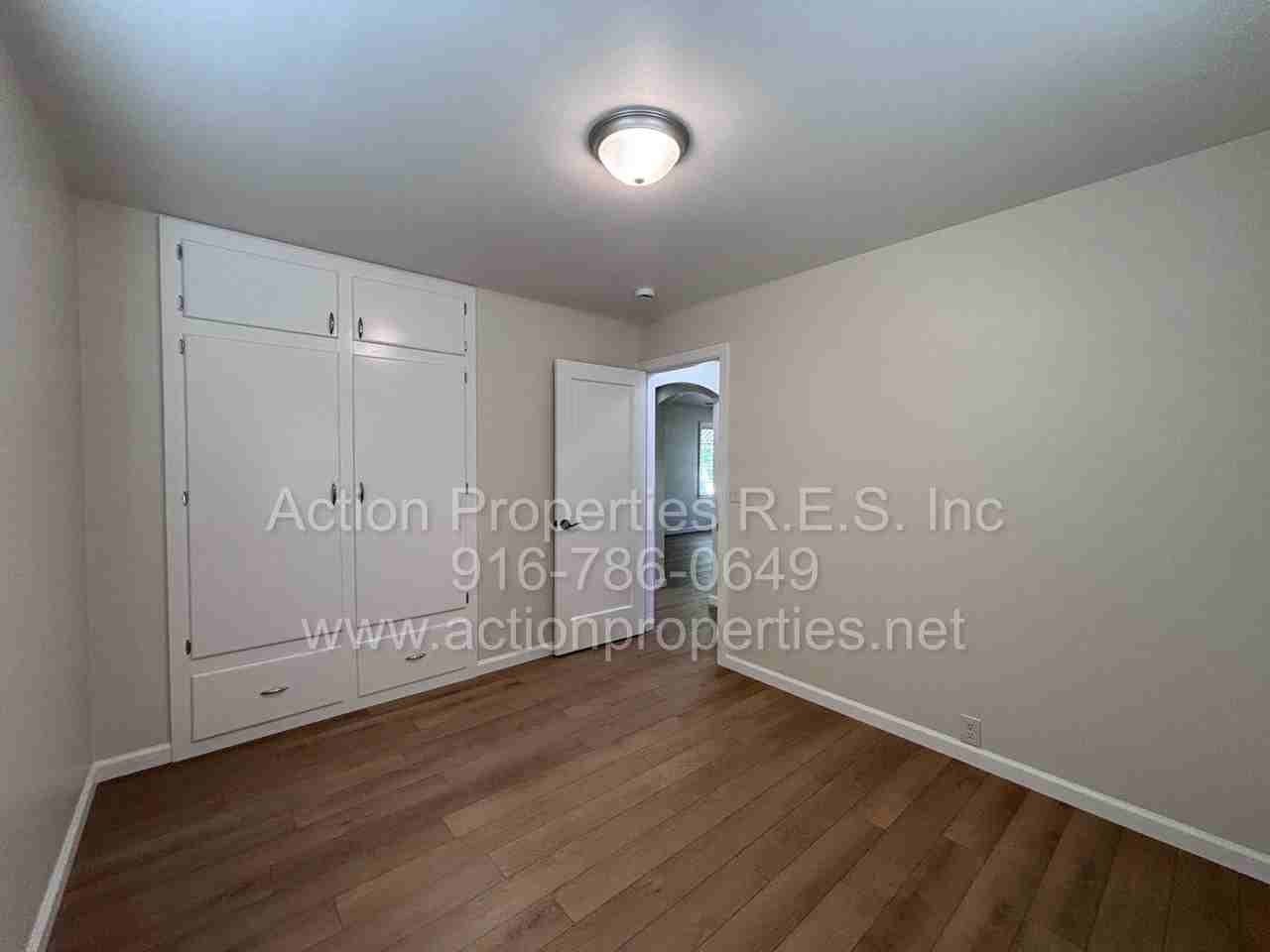 201 S Lincoln St - Photo 7 of 13