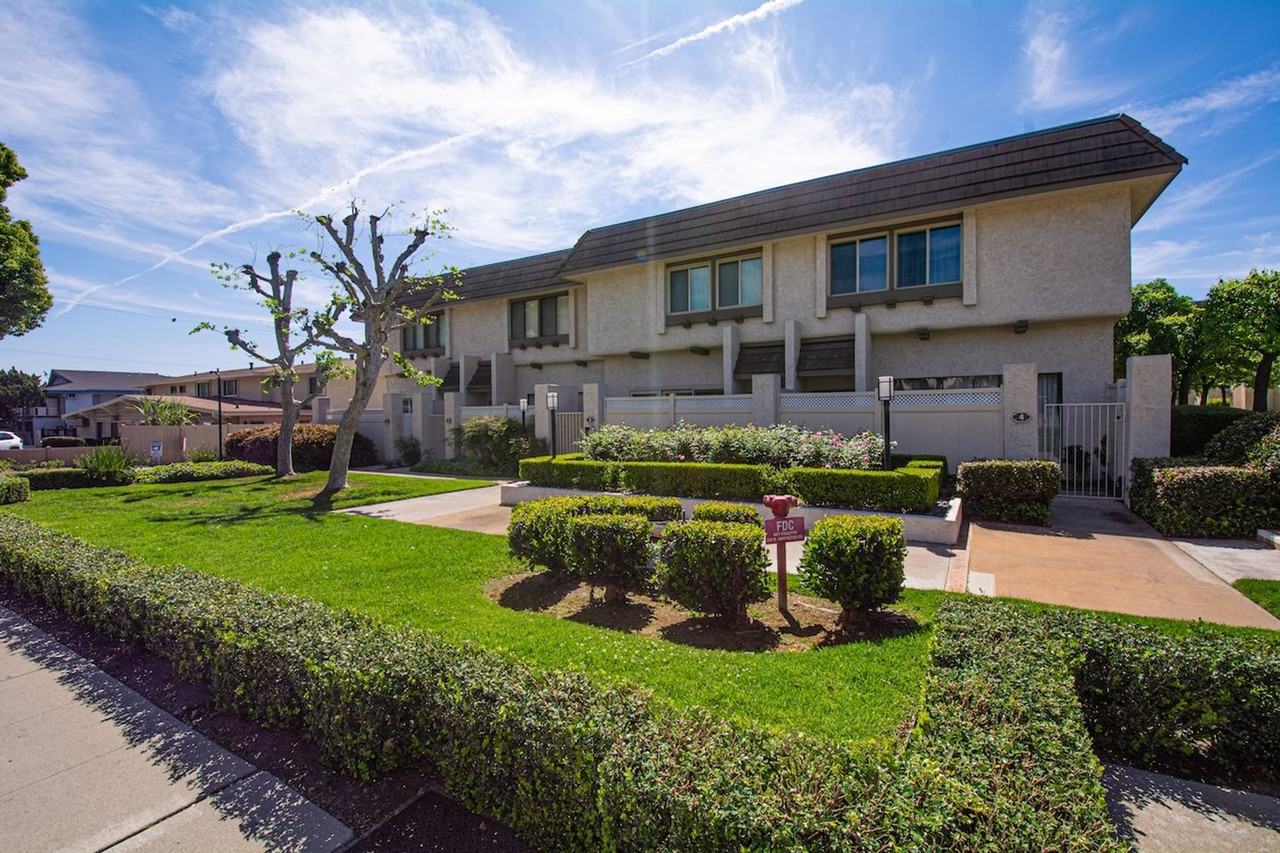 848 W Huntington Dr - Photo 2 of 49