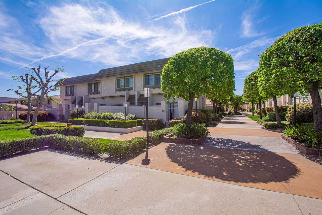 848 W Huntington Dr - Photo 3 of 49