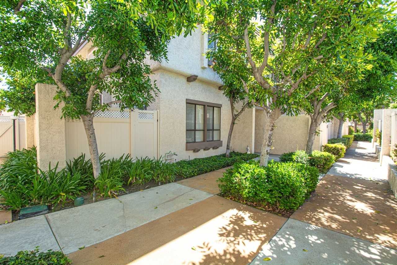 848 W Huntington Dr - Photo 5 of 49