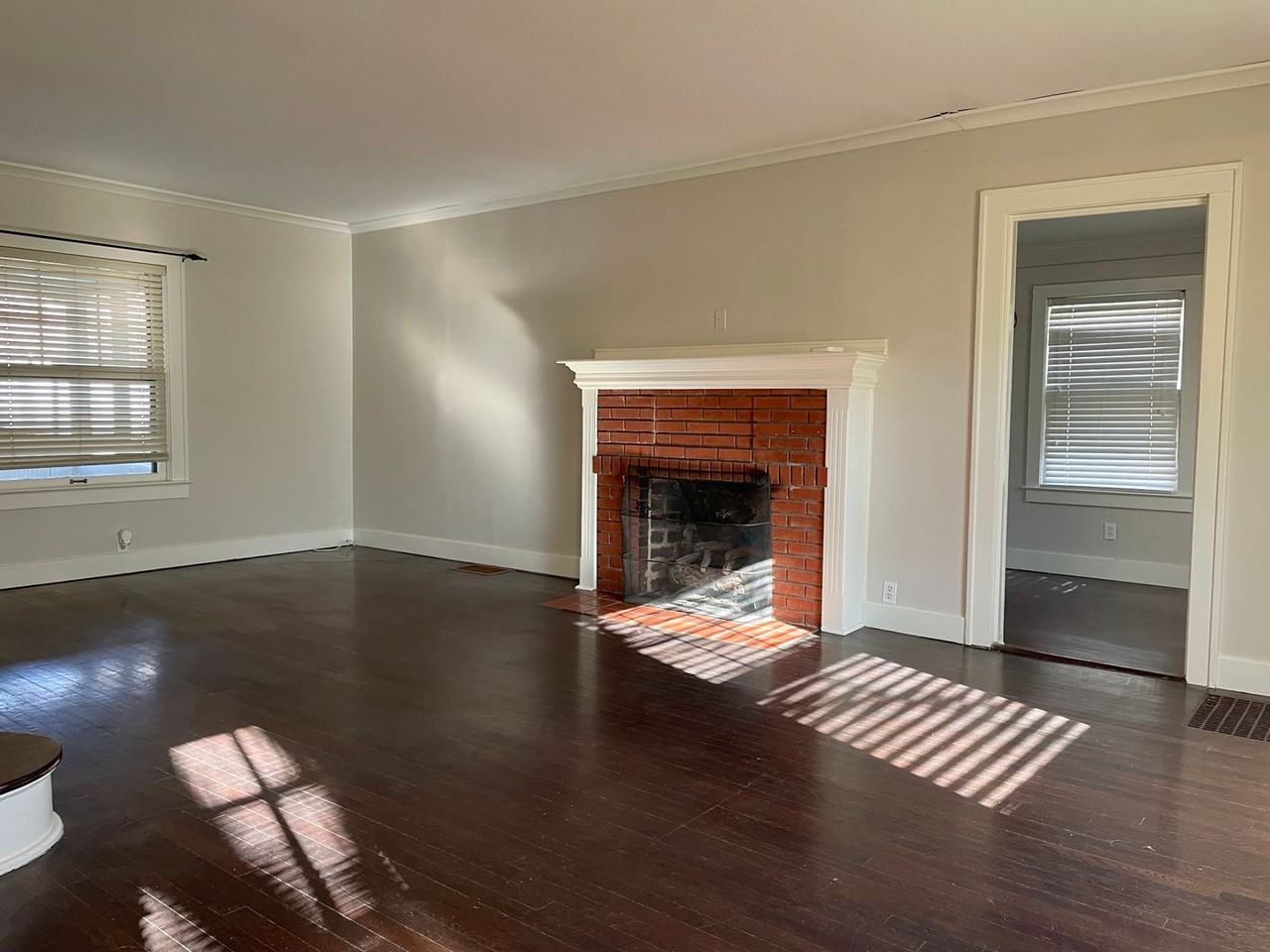 204 W 68th Ter - Photo 7 of 35