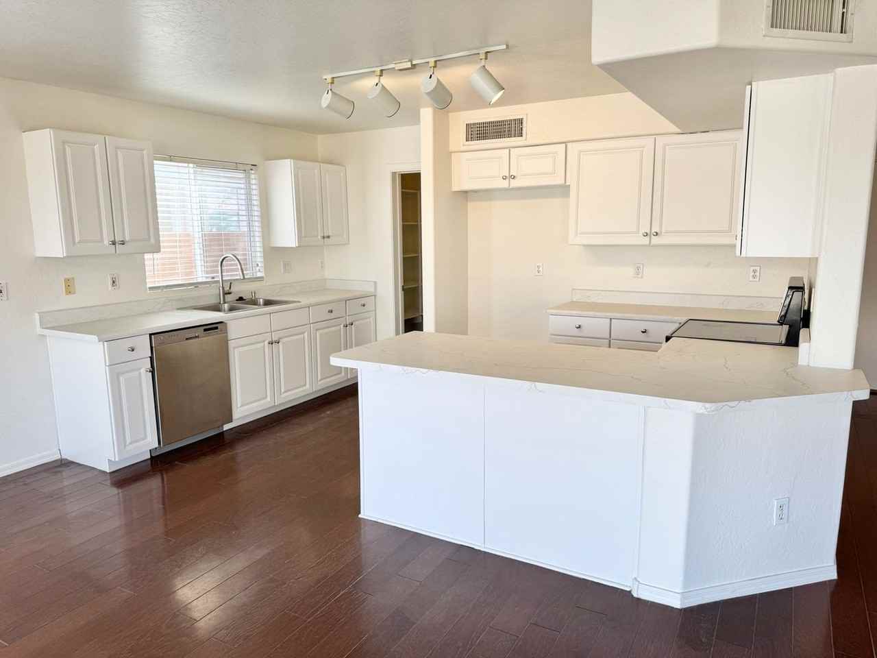 12325 N 147th Dr - Photo 4 of 43