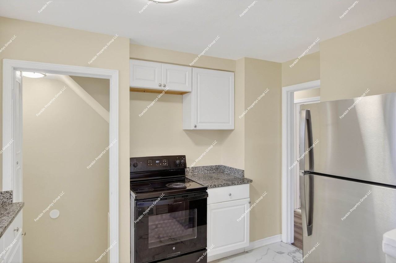 19810 Blackstone St - Photo 3 of 37