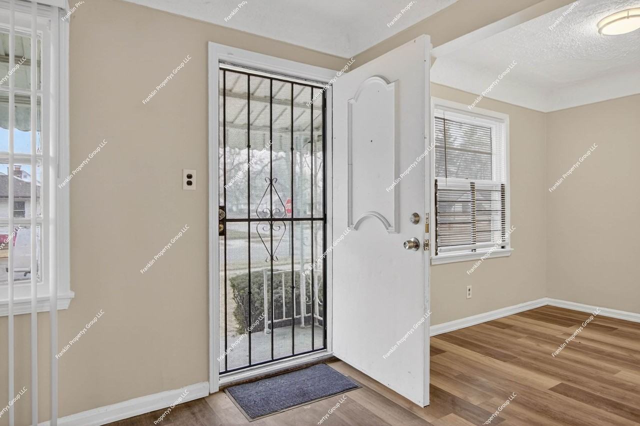 19810 Blackstone St - Photo 7 of 37