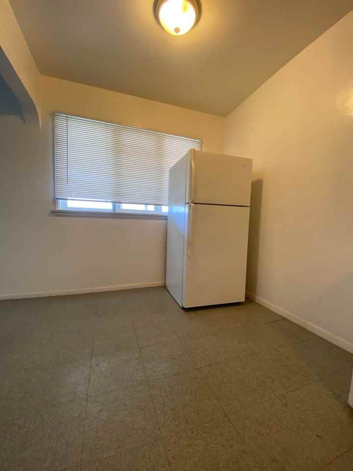 155 1/2 North St #C - Photo 6 of 9