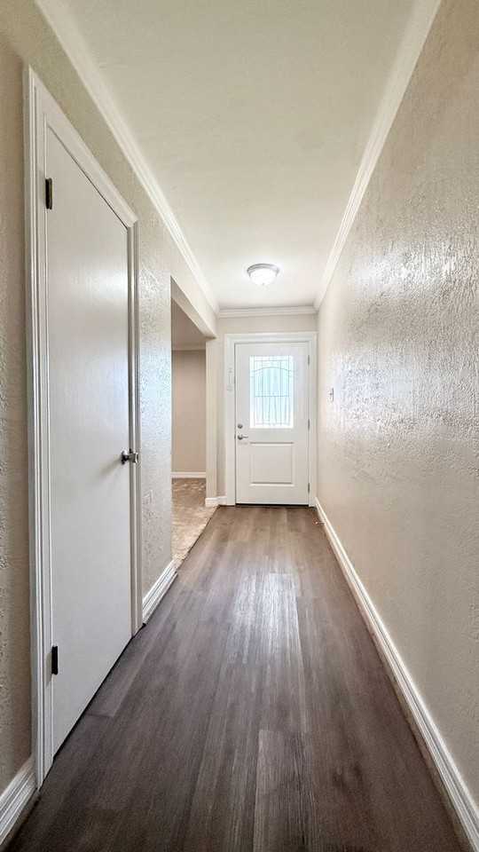 109 Houston St - Photo 4 of 33