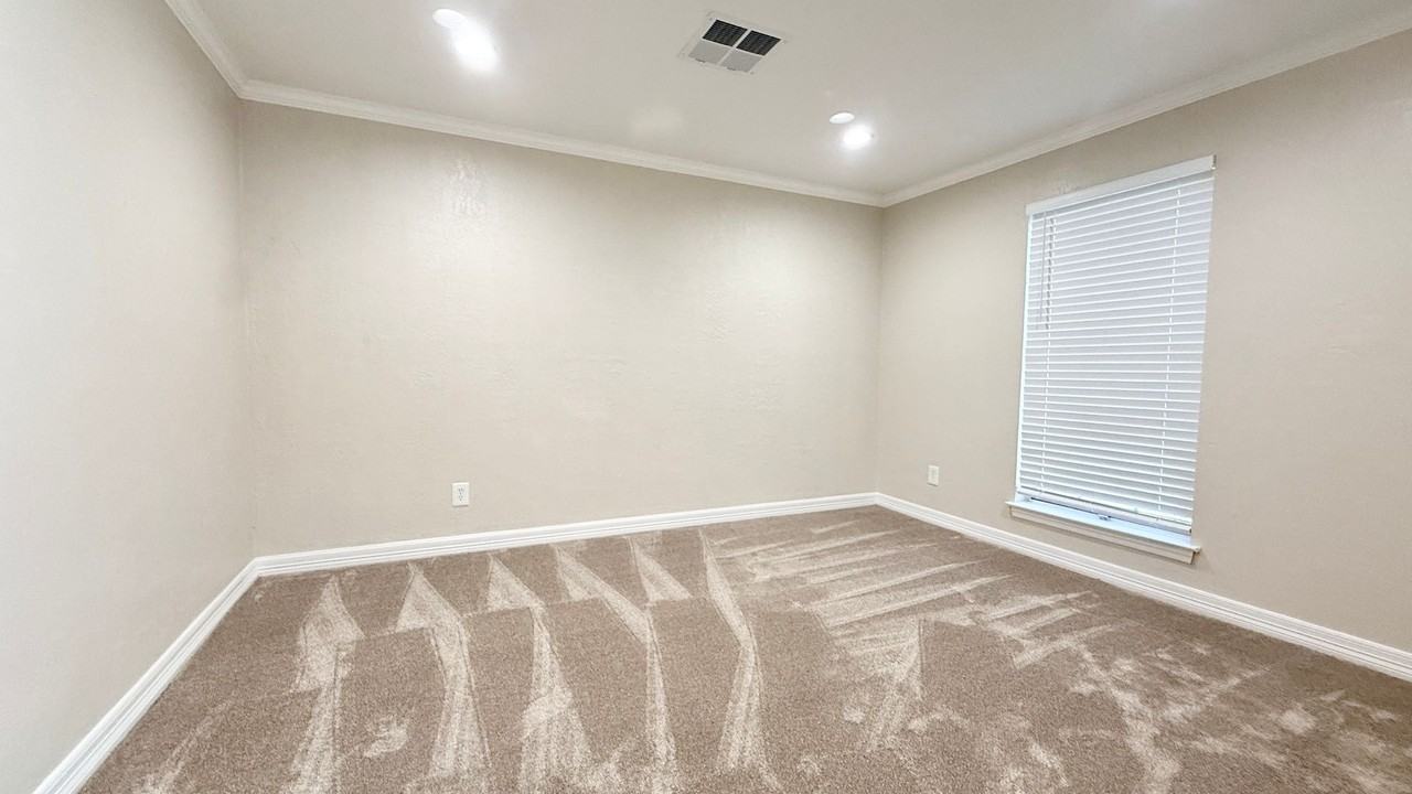 109 Houston St - Photo 5 of 33