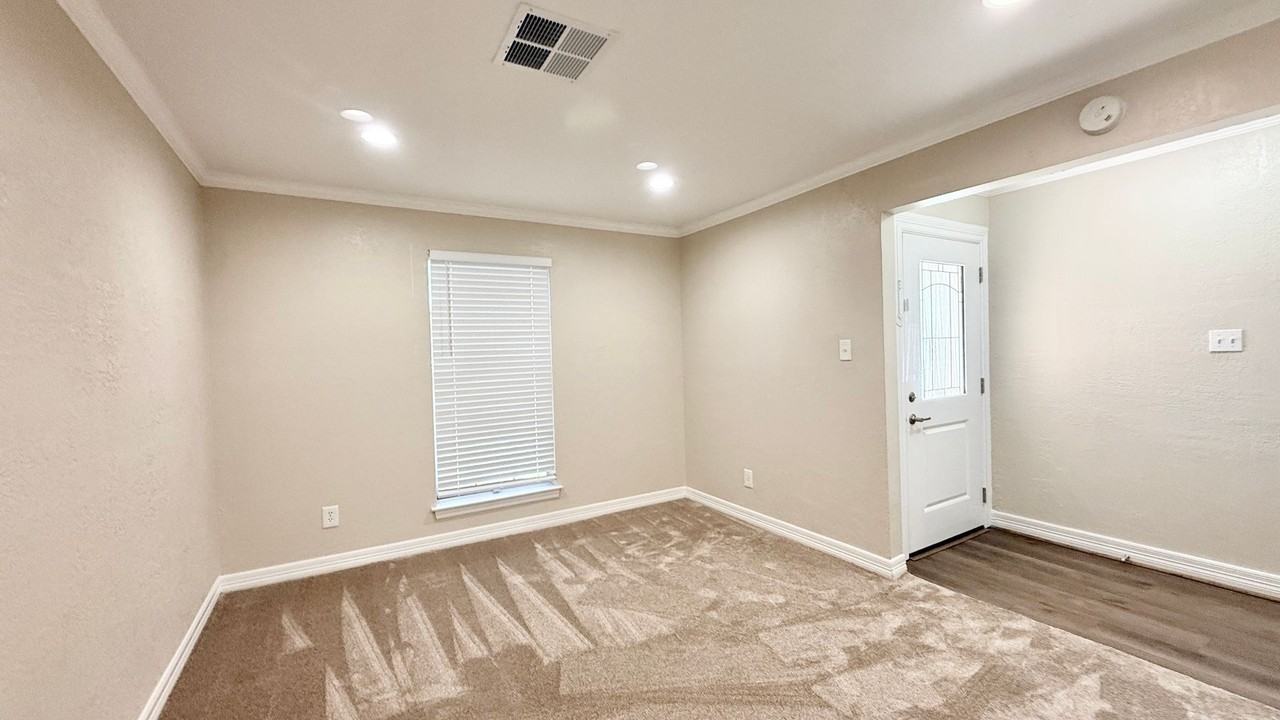 109 Houston St - Photo 6 of 33