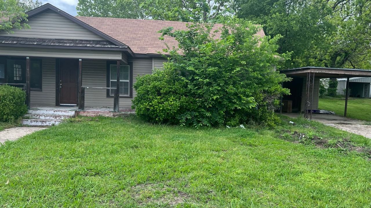 1501 Belcher St - Photo 2 of 11