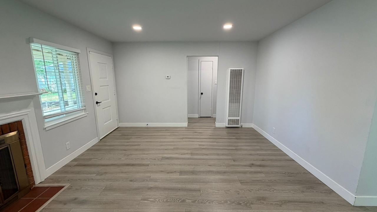 400 Lenox Ct - Photo 4 of 22