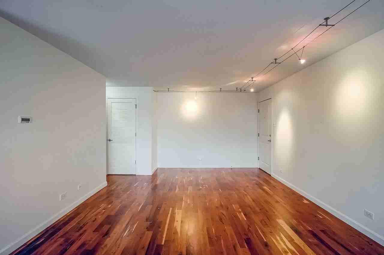 1332 N Williams St - Photo 3 of 21