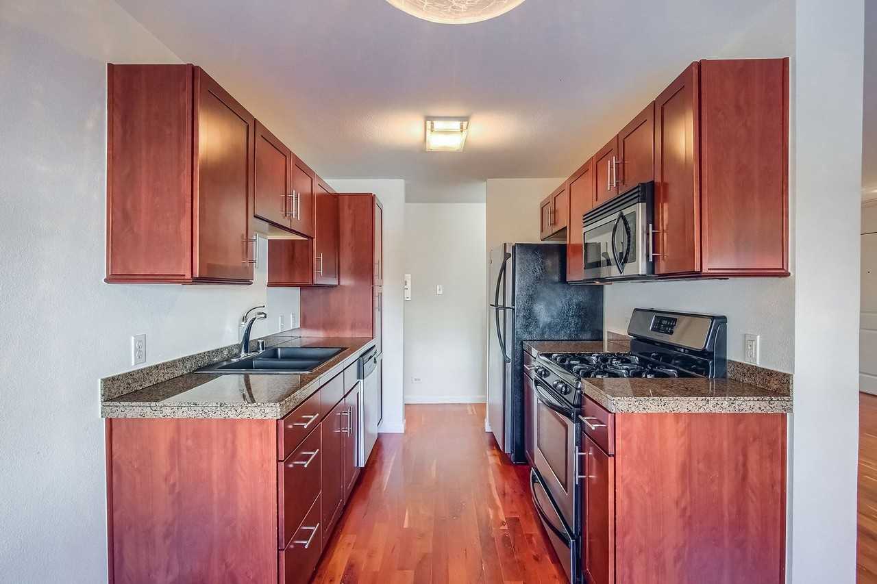 1332 N Williams St - Photo 4 of 21