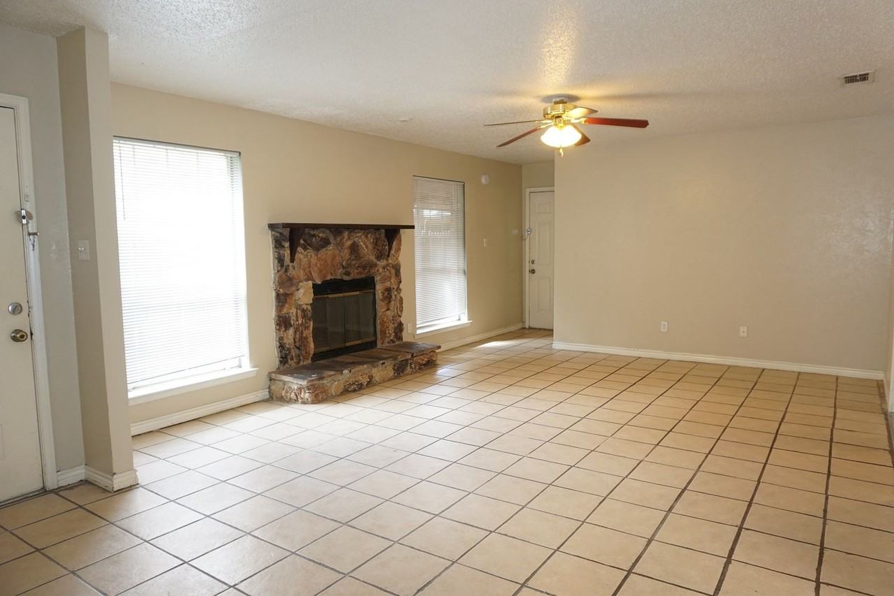 1827 Abshire Ln - Photo 2 of 16