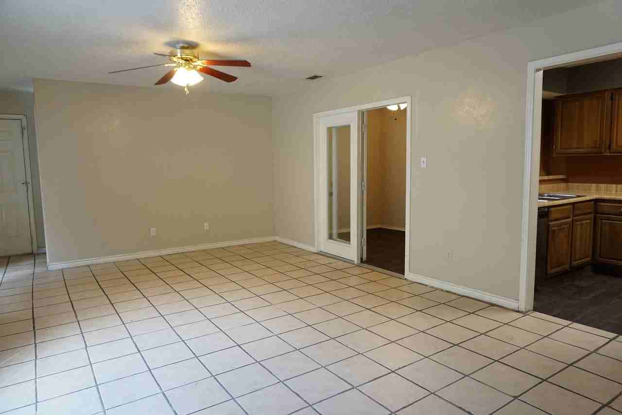 1827 Abshire Ln - Photo 3 of 16