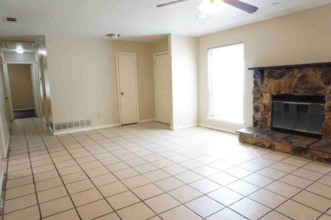 1827 Abshire Ln - Photo 5 of 16